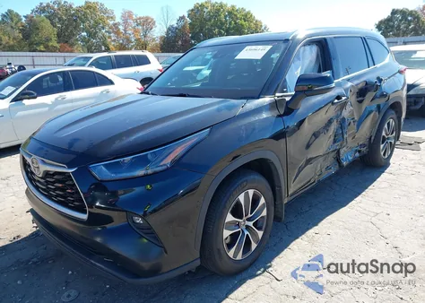 2021 Toyota Highlander Xle z USA, uszkodzony, nr VIN 5TDGZRBHXMS069910